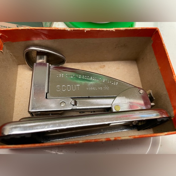 Vintage stapler in pristine condition!! Circa 1959 - Picture 8 of 15